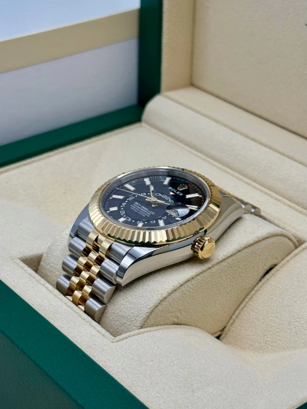 Rolex Sky-Dweller 42mm 336933-0004 Two-Tone Yellow Gold Black Dial Jubilee - Image 4
