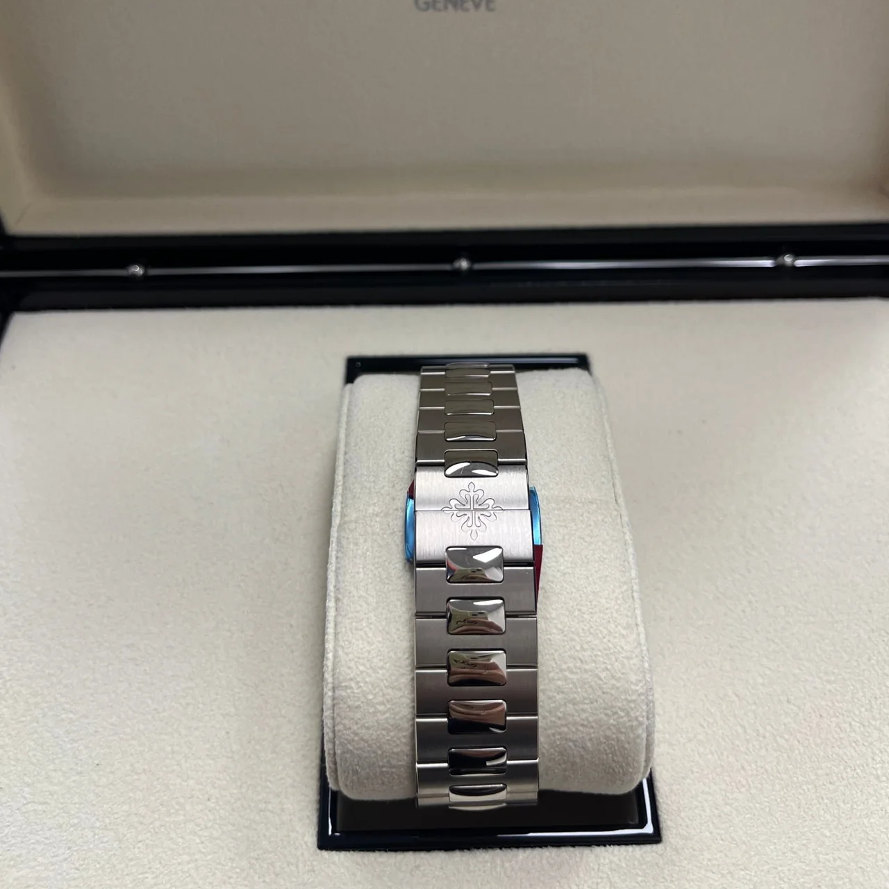 Patek Philippe Nautilus White Gold Watch 5811/1G-001 - Image 9