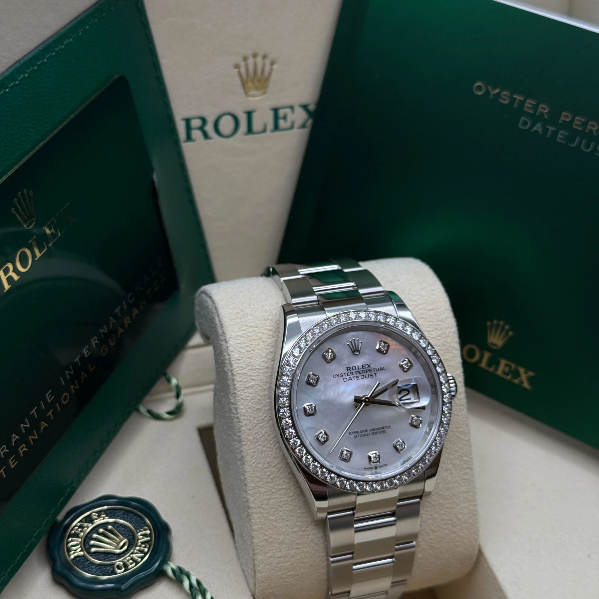 Rolex Datejust 36mm 126284 Mother-of-Pearl Dial Oyster Bracelet - Image 4