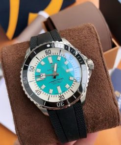 Alternative view of Breitling Superocean watch!