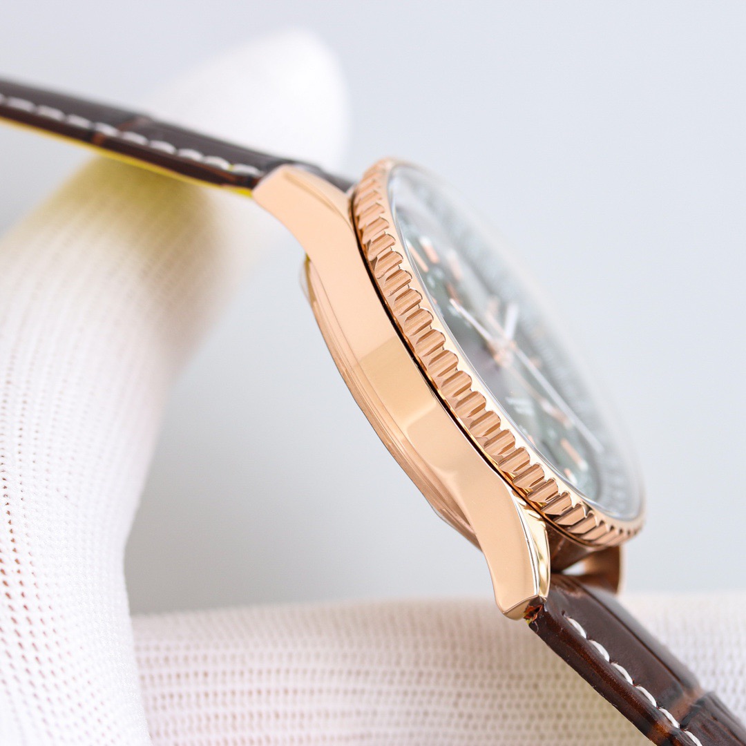 BREITLING Navitimer Automatic GMT 41 - Image 8