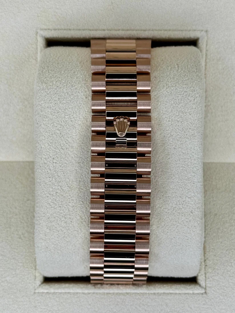 Rolex Day-Date "President" 40mm Everose Gold Mother of Pearl Diamond Baguette Dial - 228235 - Image 6