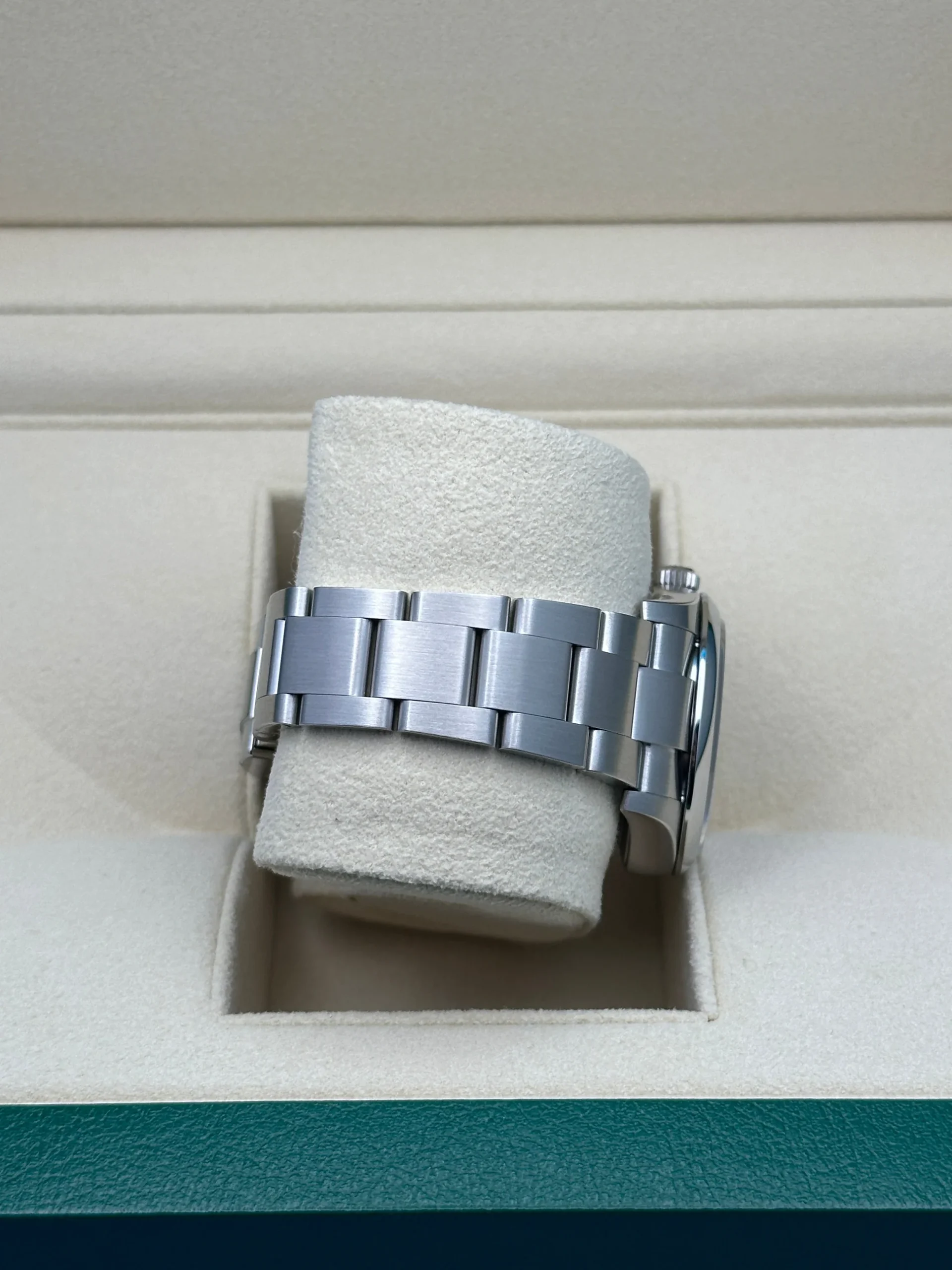 Rolex Oyster Perpetual 34mm 124200 Blue Dial Oyster Stainless Steel Bracelet - Image 4