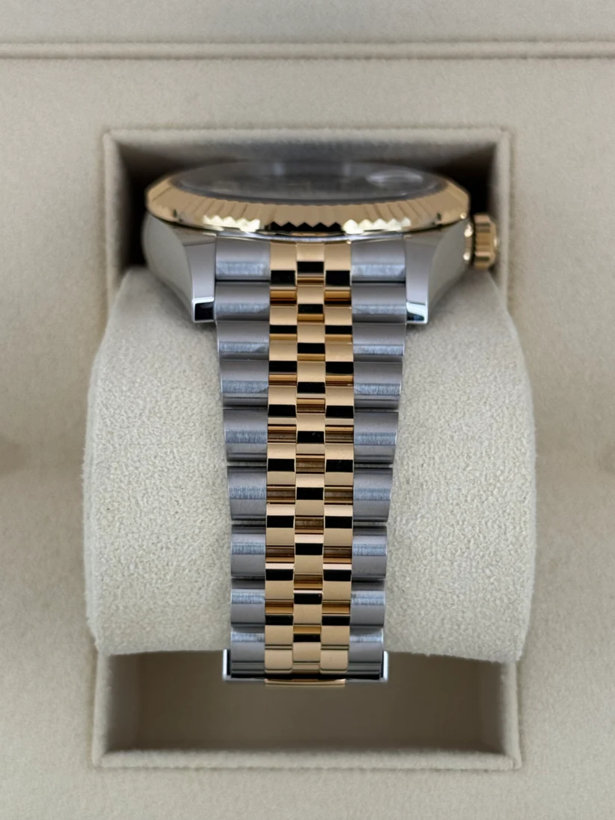 Rolex Sky-Dweller 42mm 336933-0004 Two-Tone Yellow Gold Black Dial Jubilee - Image 5