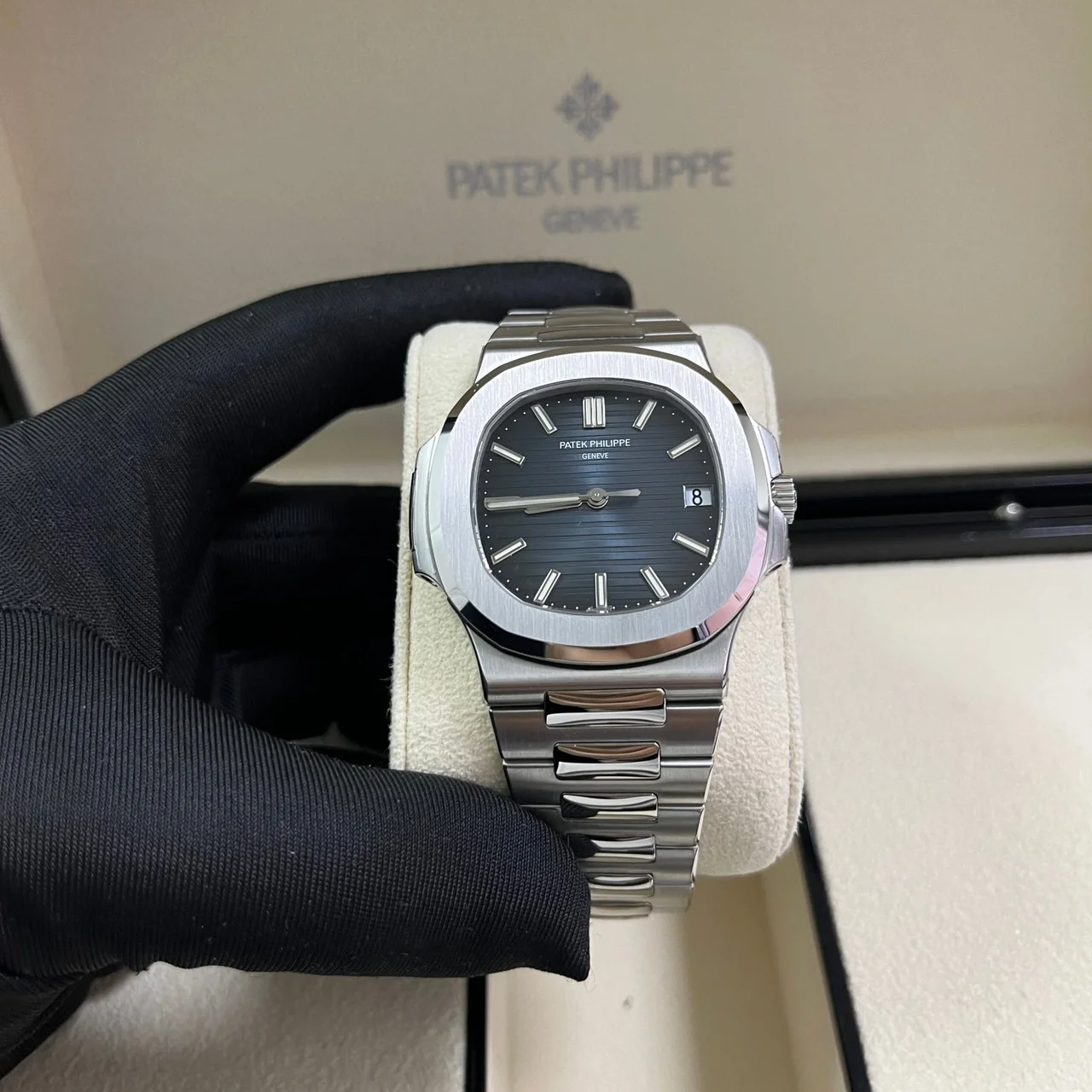 Patek Philippe Watches Nautilus Mens 5711/1A-010 - Image 2