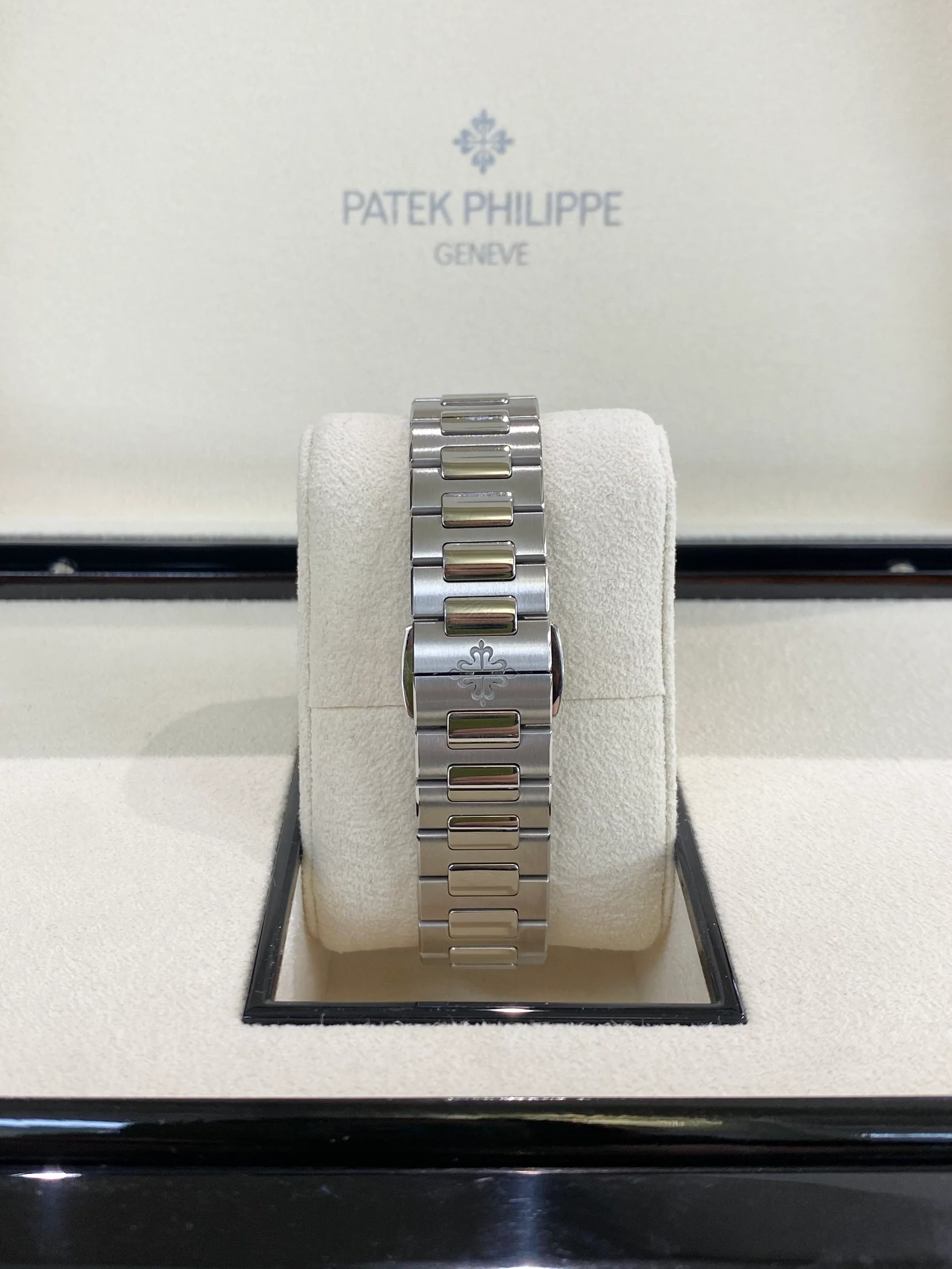 Patek Philippe Nautilus Automatic Ladies Watch 7118/1A-011 - Image 8