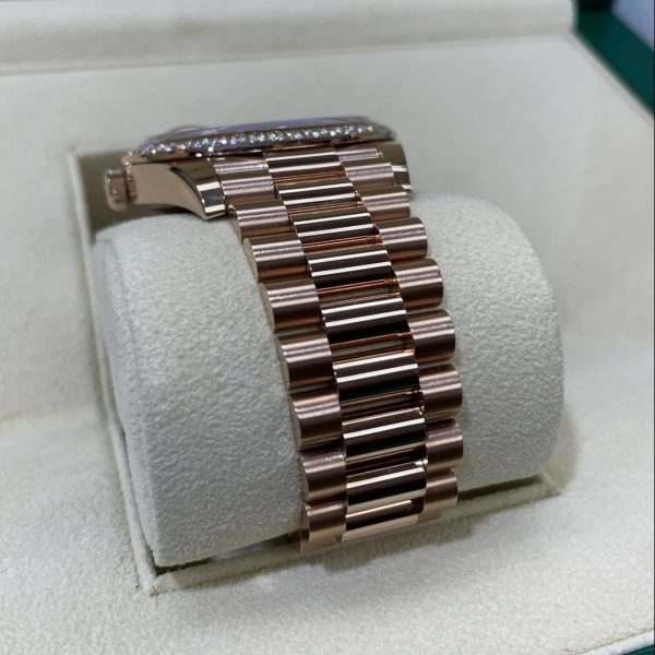 Rolex  Day-Date 40mm Diamonds Paved Dial 228345rbr-0002