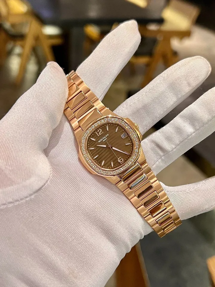 Patek Philippe Nautilus Women's Watch 32mm 7010/1R-012 - Image 6