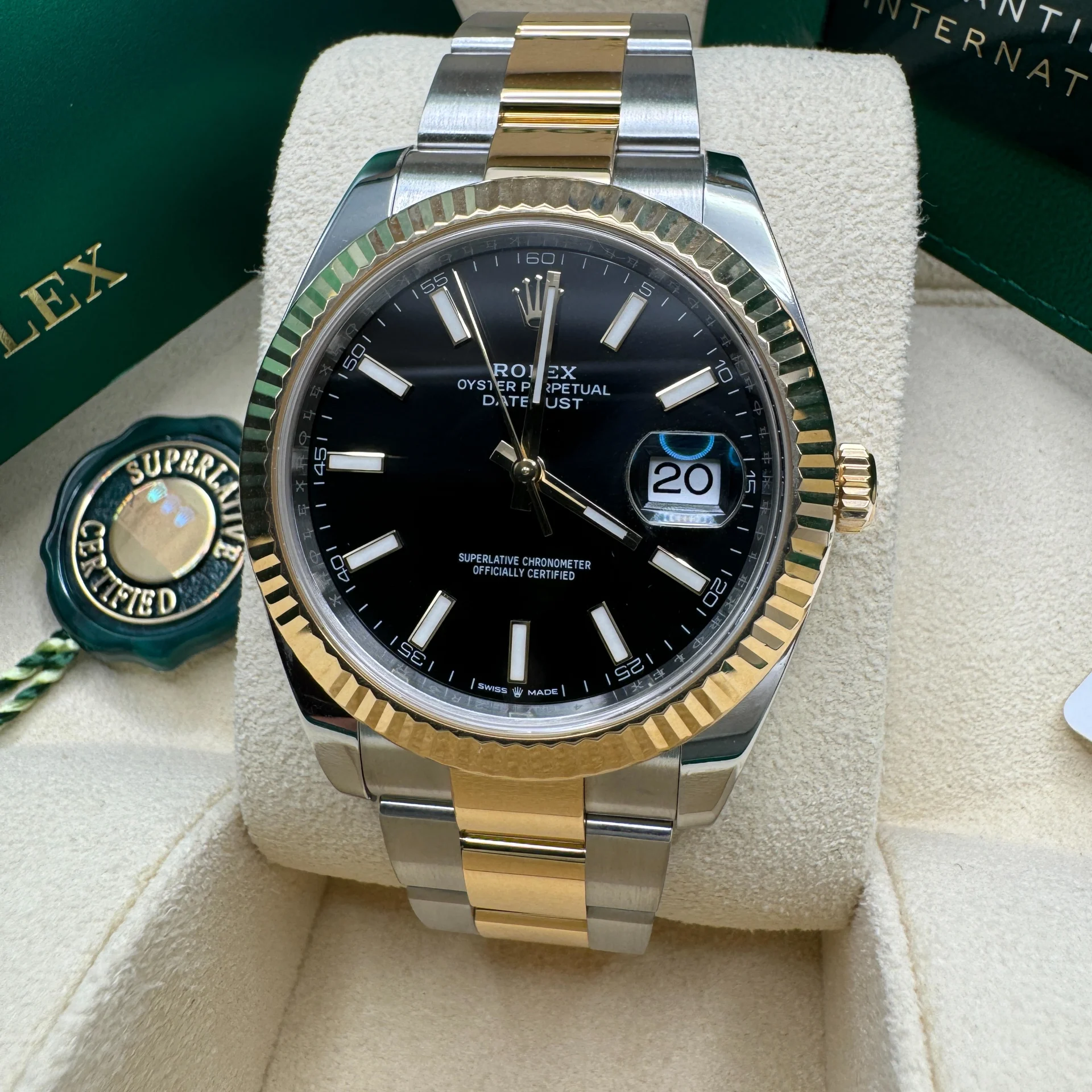 Rolex Datejust 41mm Two-Tone Yellow Gold Fluted Bezel Black Index Dial Jubilee - 126333 - Image 8