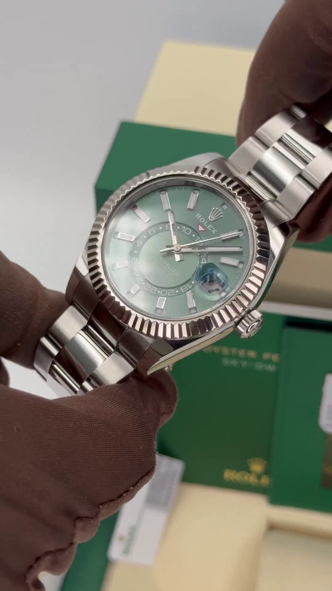 Rolex Sky-Dweller 42mm 336934-0001 Stainless Steel Green Dial Oyster - Image 9