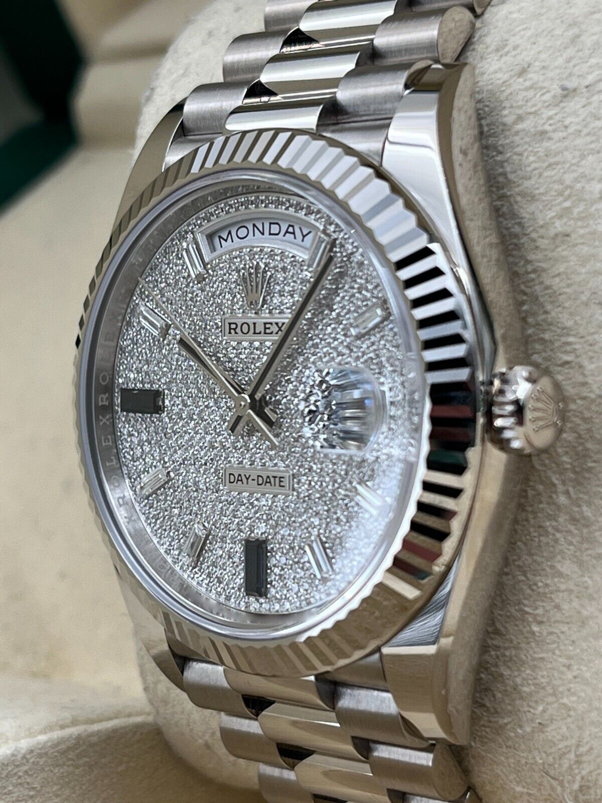 Rolex Day-Date 228236-0009 Diamonds & Sapphires Dial - Image 4