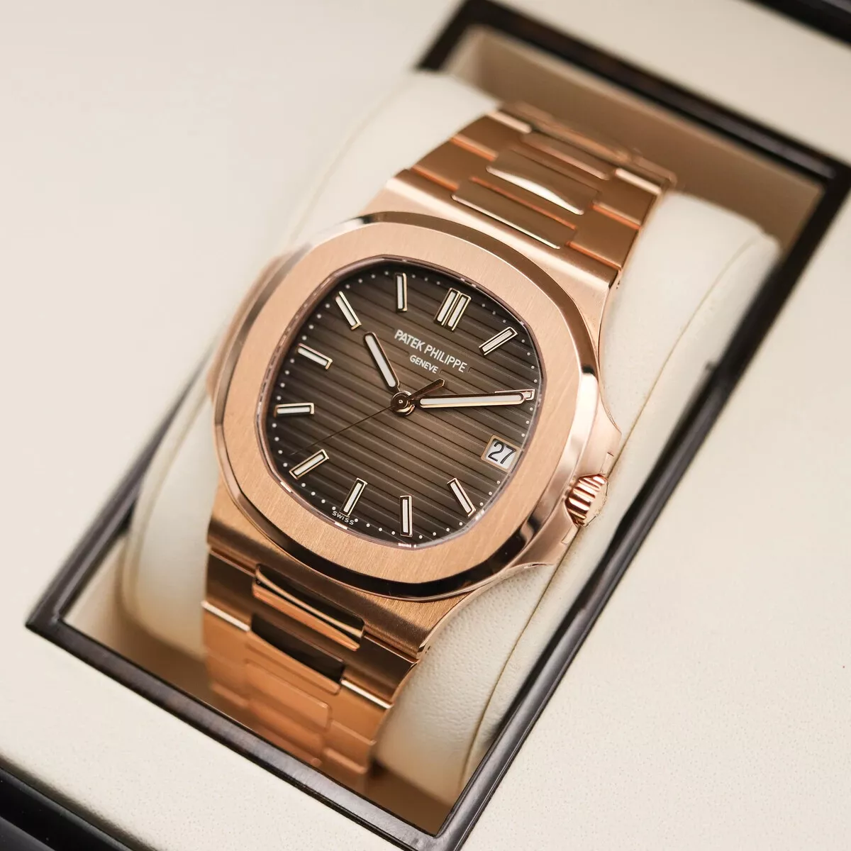 Patek Philippe Nautilus Rose Gold 5711-1R-001 with Light/Dark Brown Gradated dial - Image 3