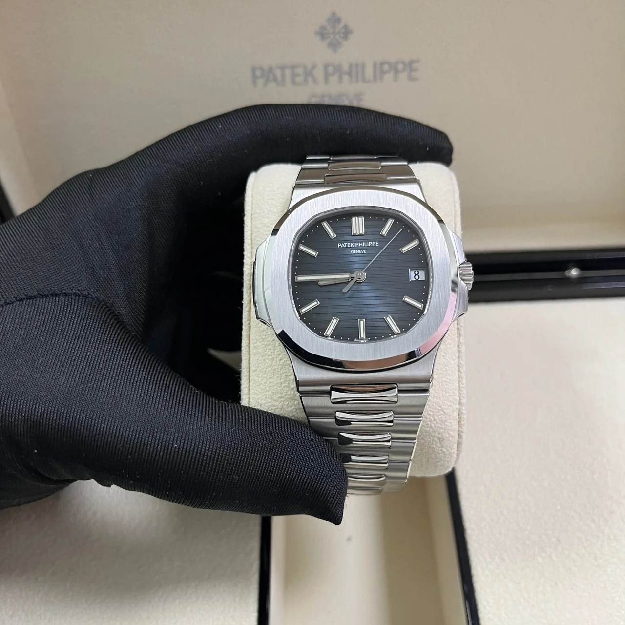 Patek Philippe Watches Nautilus Mens 5711/1A-010 - Image 5