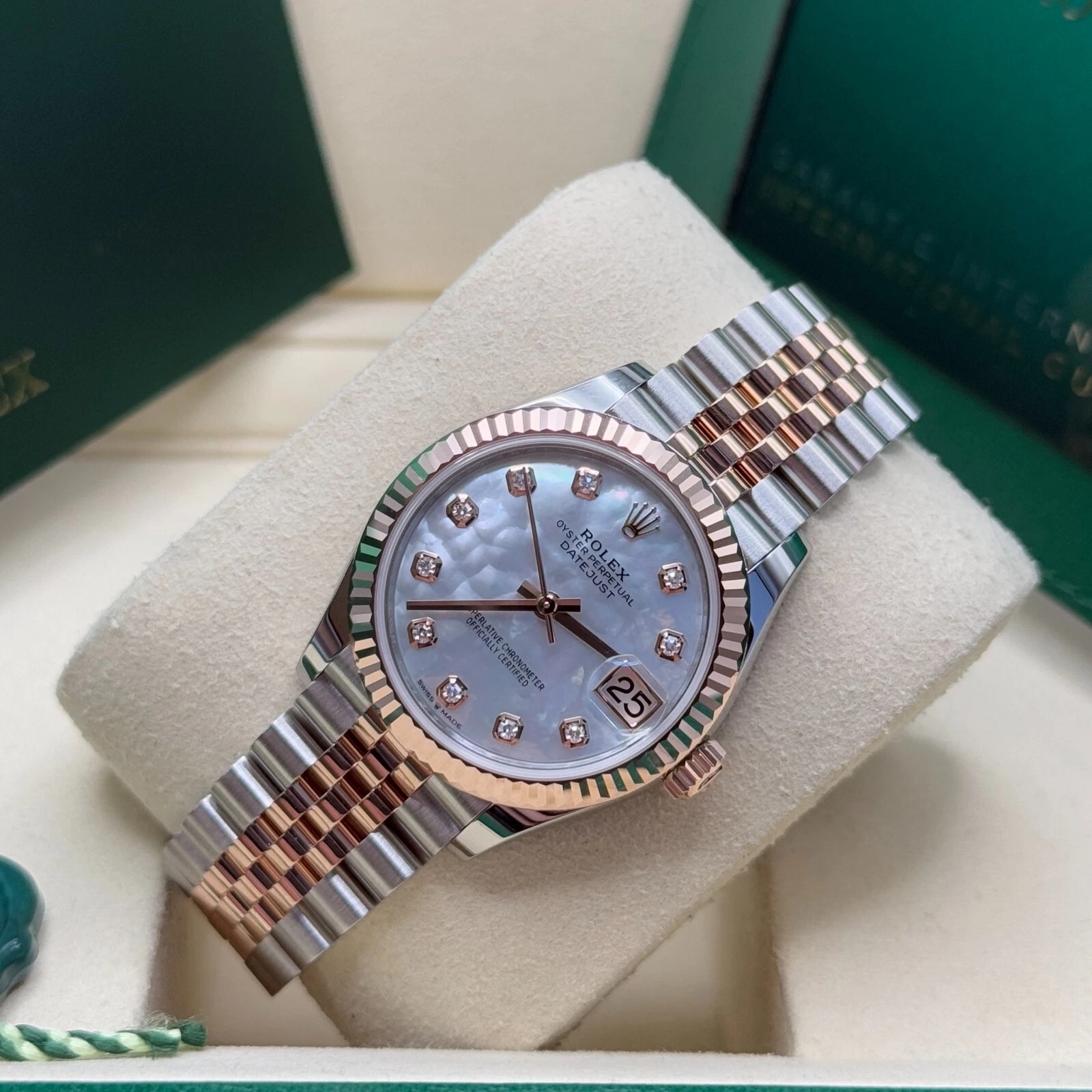 Rolex Lady-Datejust 28mm 279171 White Mother Of Pearl Diamond Oyster Stainless Steel and Rose Gold - Image 7