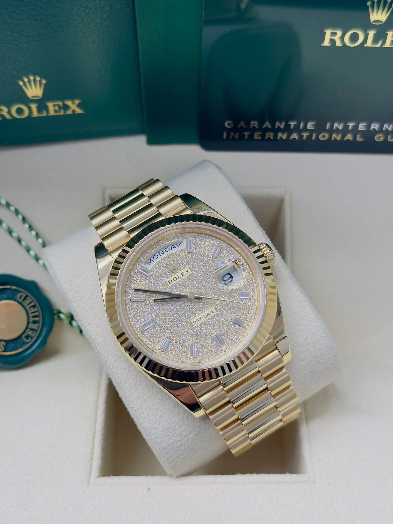 Rolex Yellow Gold President Day Date 40mm Diamond Pave Dial - 228238 - Image 3