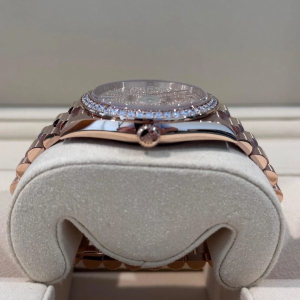 Rolex  Day-Date 40mm Diamonds Paved Dial 228345rbr-0002