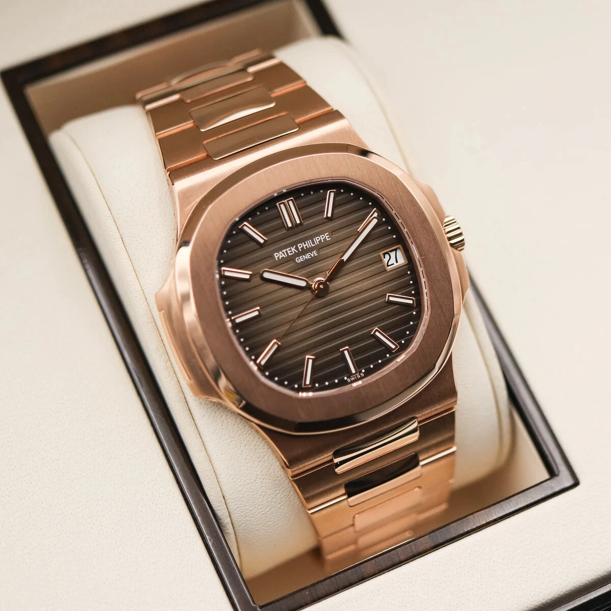 Patek Philippe Nautilus Rose Gold 5711-1R-001 with Light/Dark Brown Gradated dial - Image 4