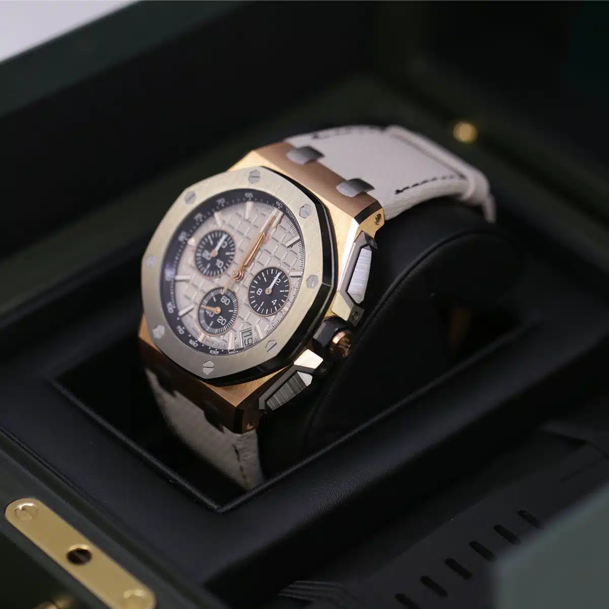 Audemars Piguet Royal Oak Offshore Chronograph 43mm 26420OI.OO.A015VE.01 - Image 4