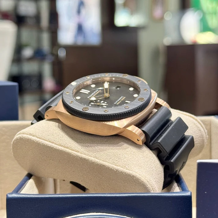 Panerai Submersible QuarantaQuattro Goldtech? OroCarbo 44mm PAM02070 - Image 5