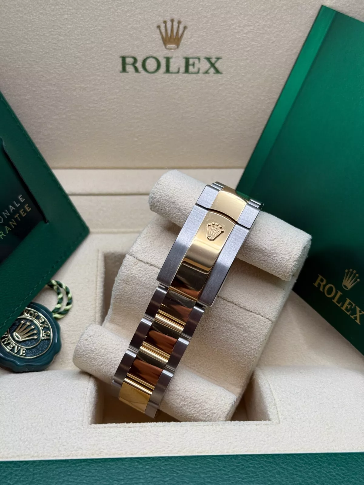 Rolex Datejust 36mm 126233 Champagne Fluted Motif Diamond Dial Jubilee Bracelet - Image 12