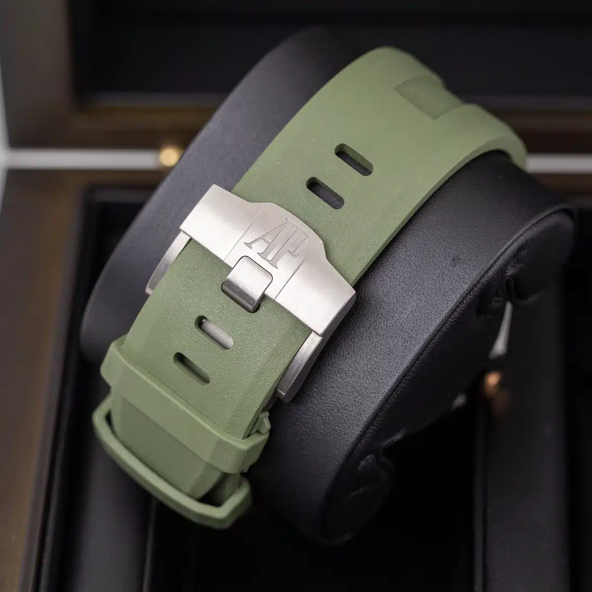 Audemars Piguet Royal Oak Offshore Khaki green 42mm 15720ST.OO.A052CA.01 - Image 5