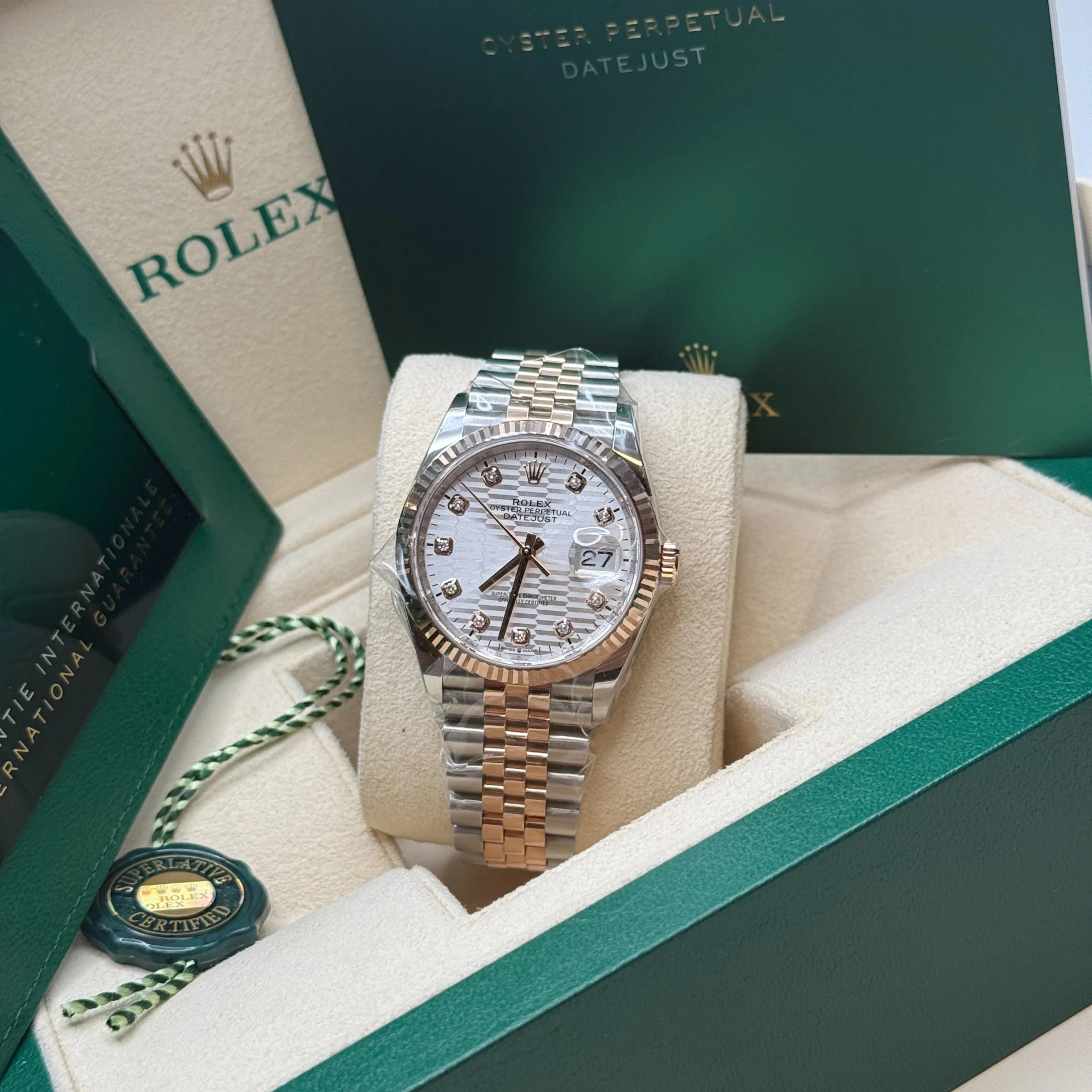 Rolex Datejust 36mm 126231 Silver Fluted Motif Dial Oystersteel and Everose gold Bracelet - Image 10