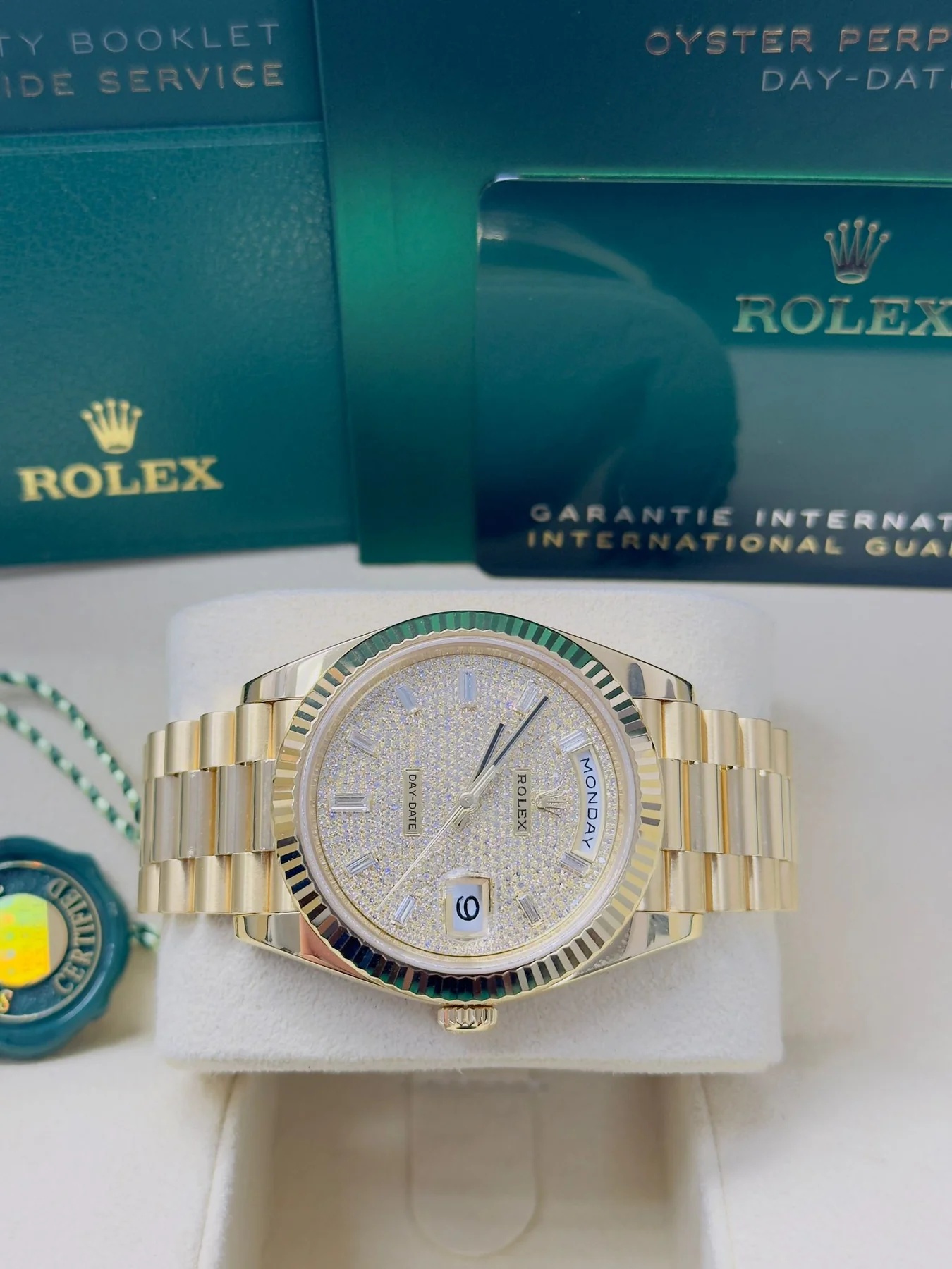 Rolex Yellow Gold President Day Date 40mm Diamond Pave Dial - 228238 - Image 4