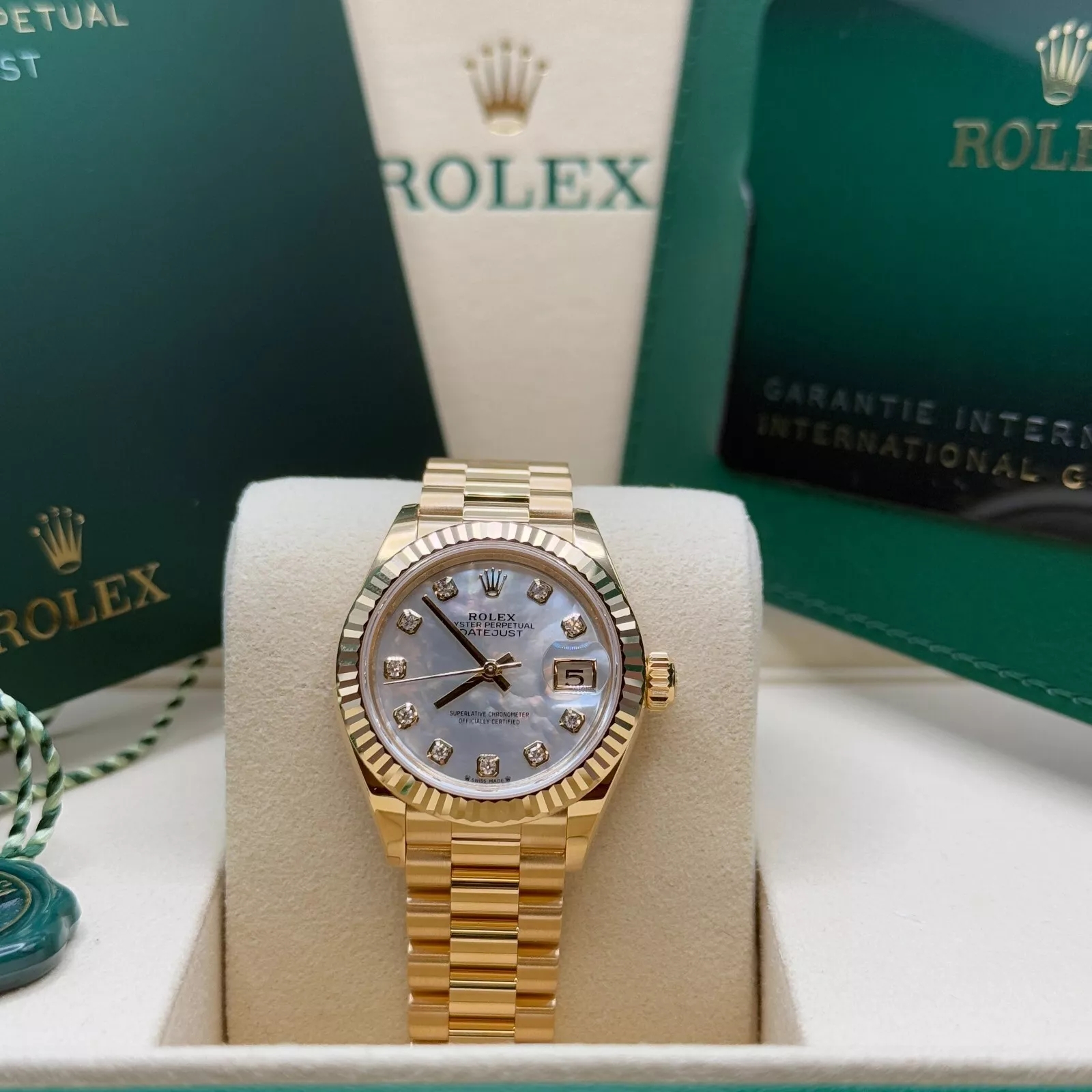 Rolex Lady-Datejust 28mm 279178 Mother-of-Pearl Diamonds Dial - Image 3
