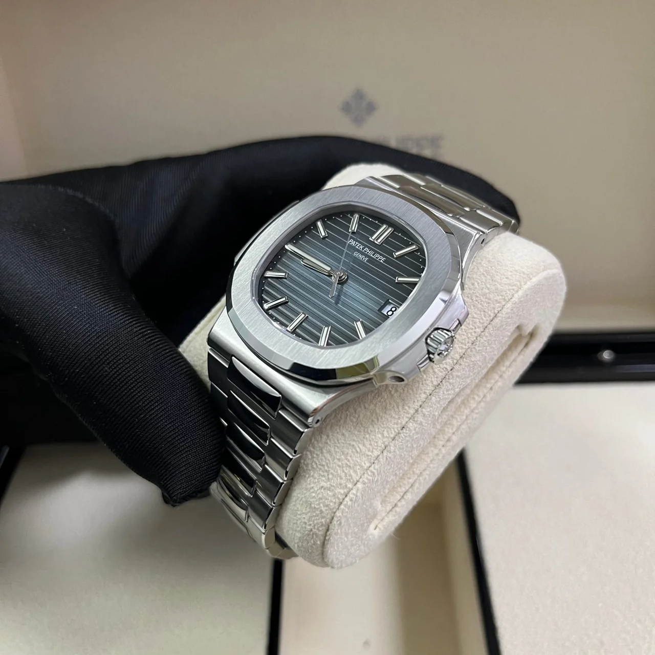 Patek Philippe Watches Nautilus Mens 5711/1A-010 - Image 4