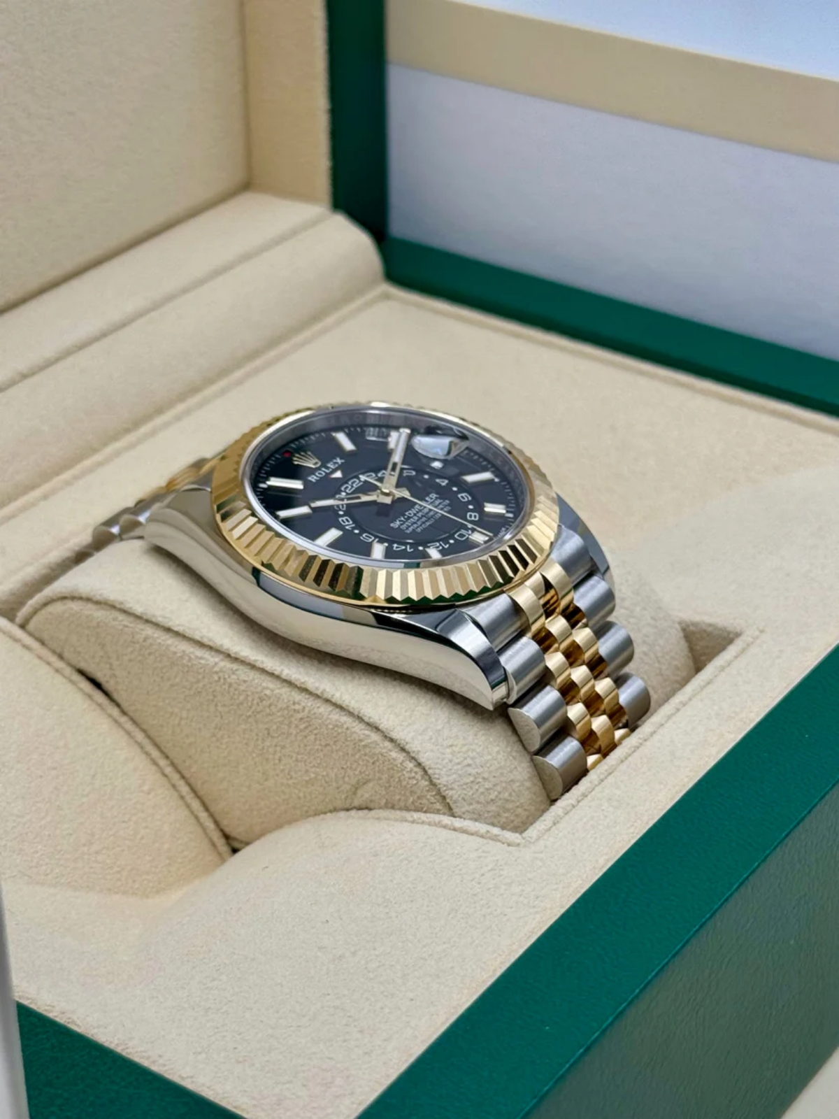 Rolex Sky-Dweller 42mm 336933-0004 Two-Tone Yellow Gold Black Dial Jubilee - Image 3