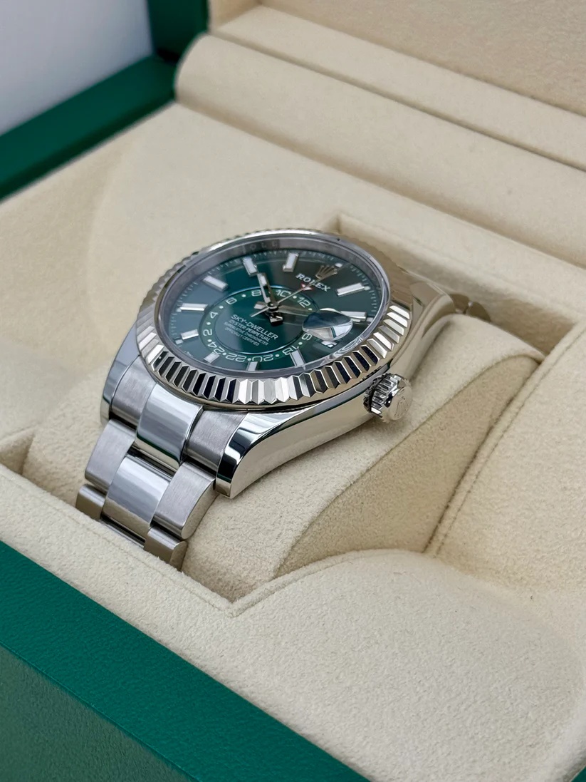 Rolex Sky-Dweller 42mm 336934-0001 Stainless Steel Green Dial Oyster - Image 4