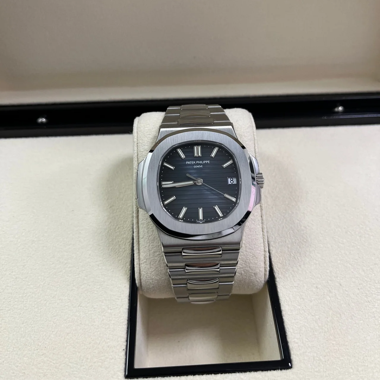 Patek Philippe Watches Nautilus Mens 5711/1A-010 - Image 6