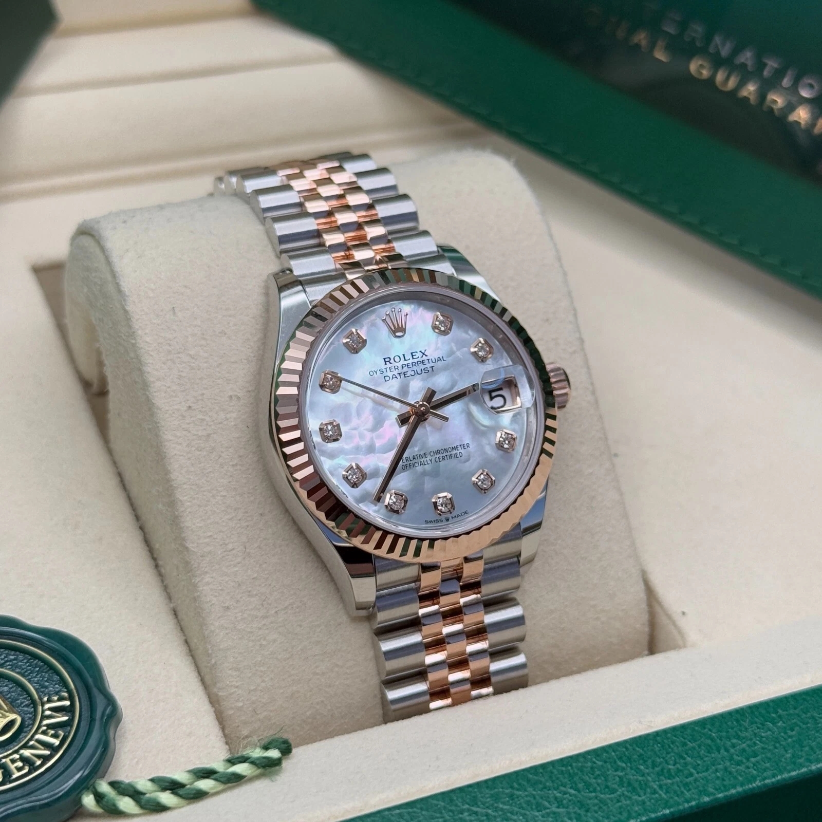 Rolex Lady-Datejust 28mm 279171 White Mother Of Pearl Diamond Oyster Stainless Steel and Rose Gold - Image 4