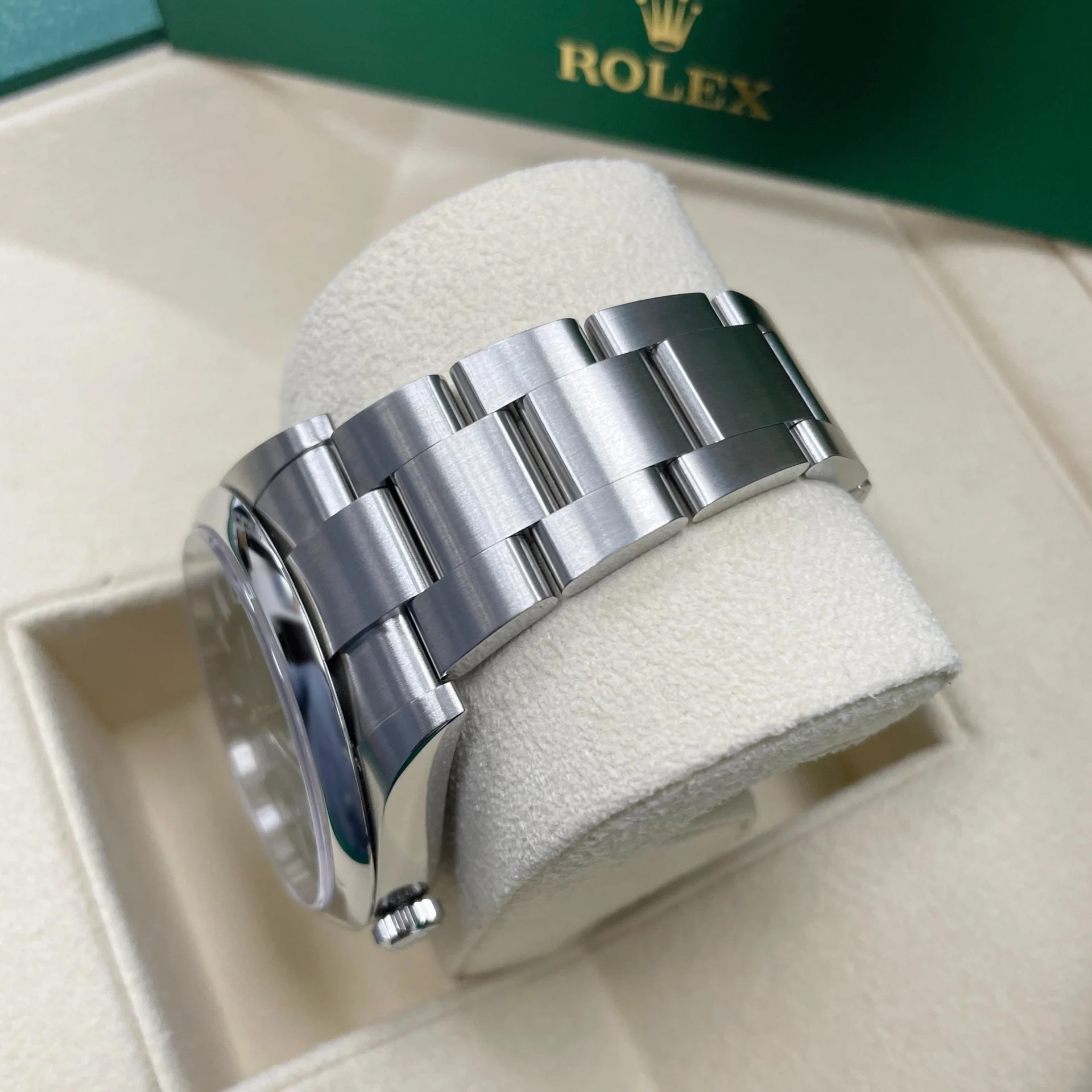 Rolex Oyster Perpetual 36mm 126000-0005 Green Dial Oyster Stainless Steel Bracelet - Image 6