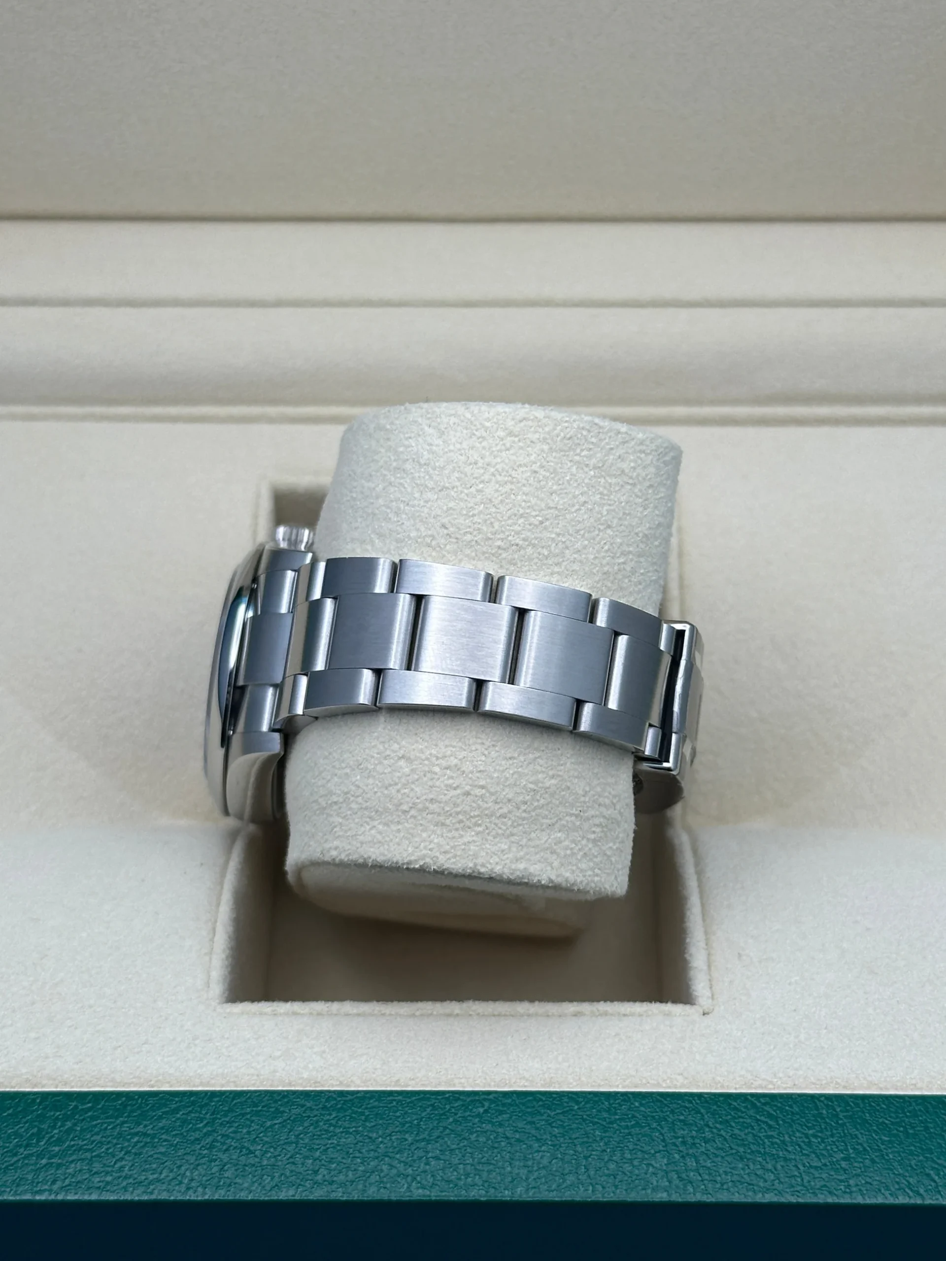 Rolex Oyster Perpetual 34mm 124200 Blue Dial Oyster Stainless Steel Bracelet - Image 3