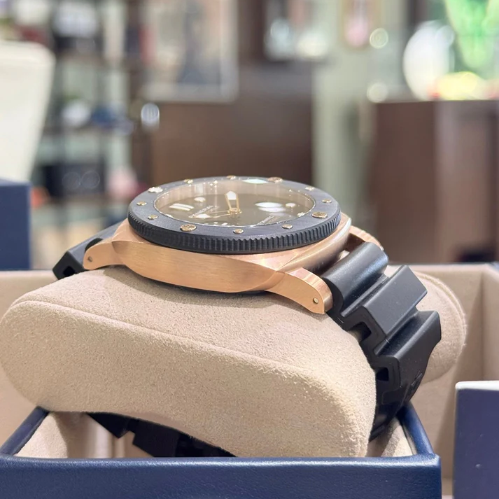 Panerai Submersible QuarantaQuattro Goldtech? OroCarbo 44mm PAM02070 - Image 8