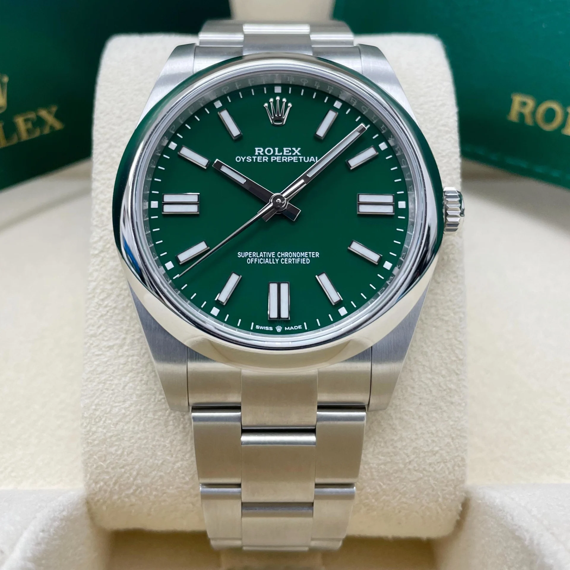 Rolex Oyster Perpetual 41mm 124300-0005 Green Index Dial & Smooth Bezel Oyster Bracelet Men's Watch - Image 3