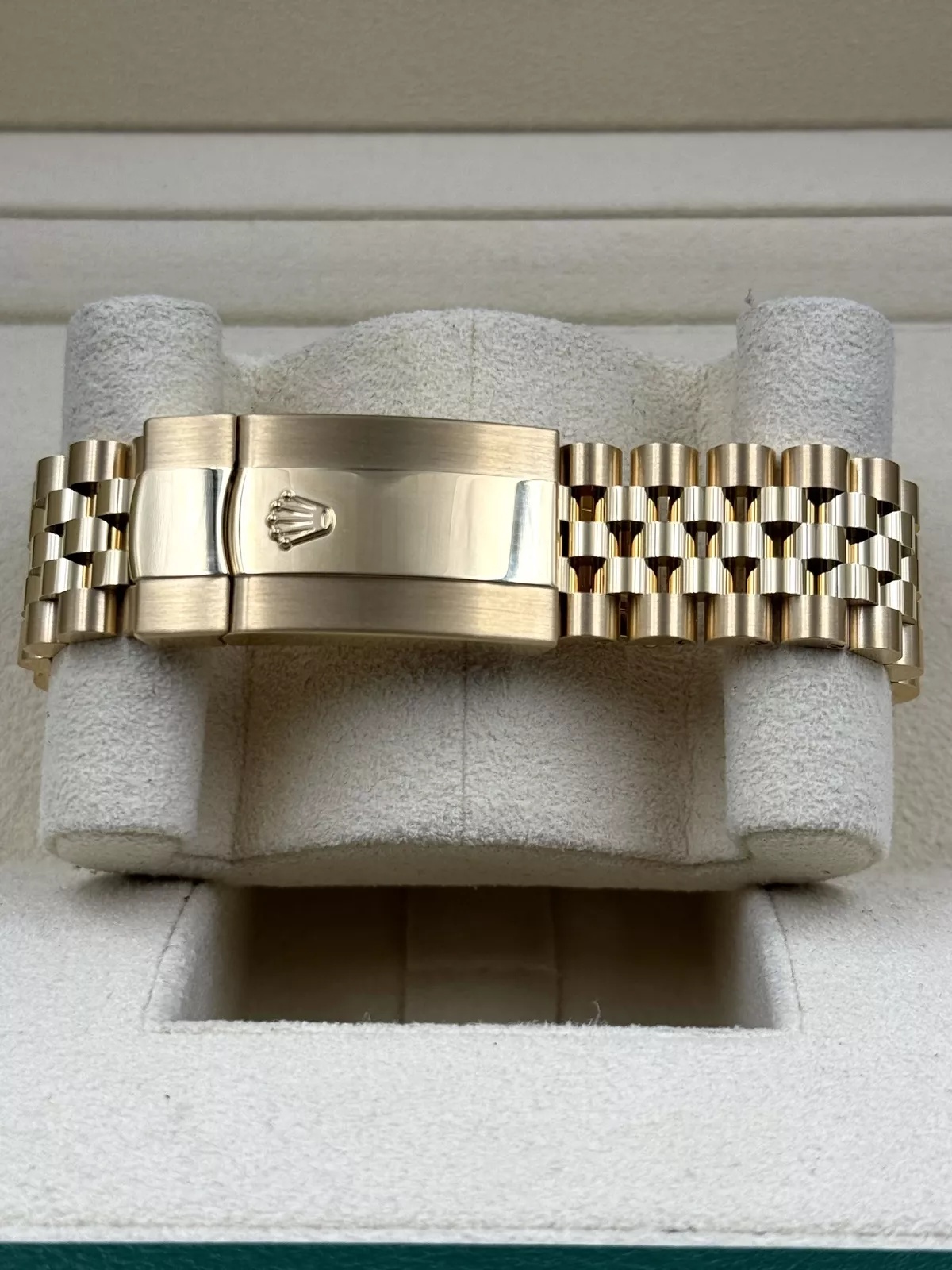 Rolex Sky-Dweller 42mm 336938-0004 Yellow Gold Champagne Dial Jubilee - Image 5