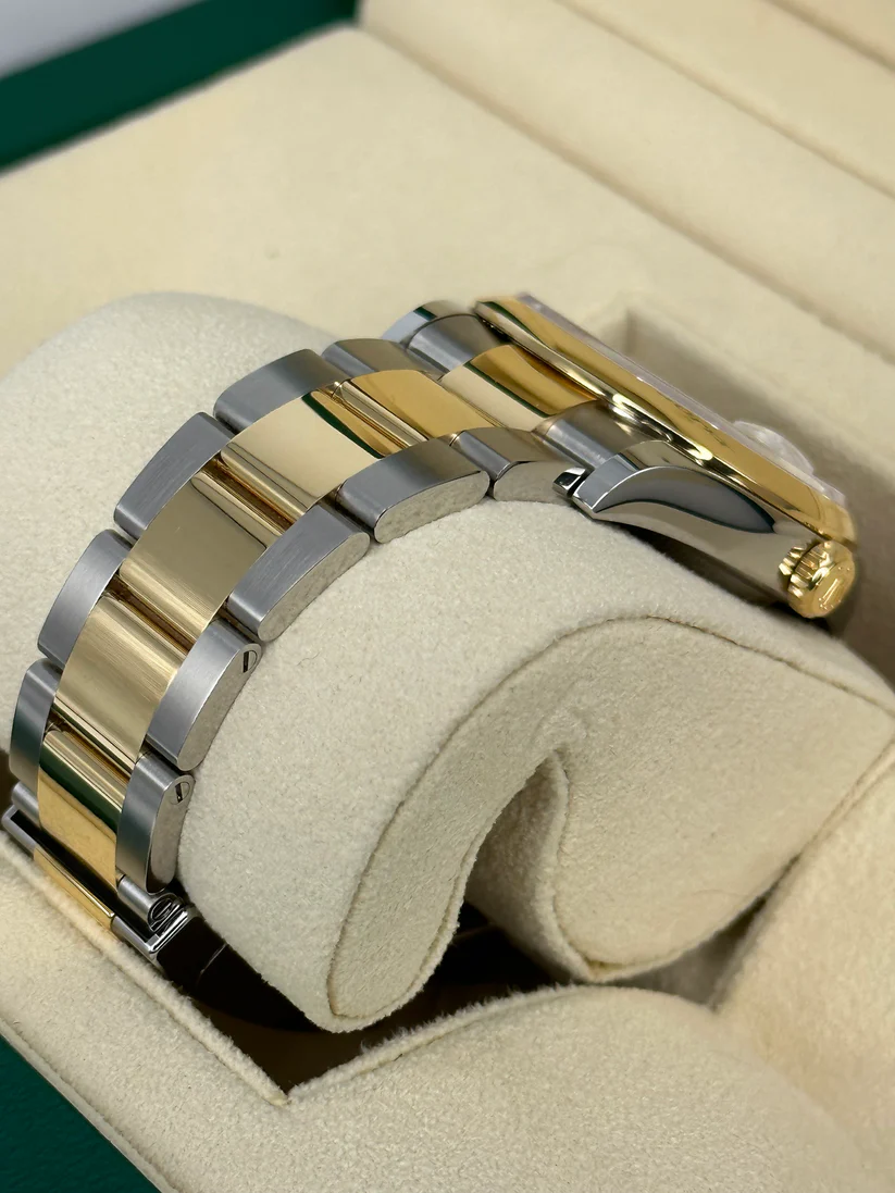 Rolex Datejust 36mm 126203 White Dial Domed Bezel Jubilee Bracelet - Image 4