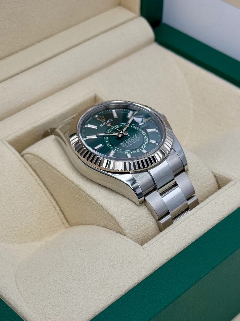 Rolex Sky-Dweller 42mm 336934-0001 Stainless Steel Green Dial Oyster - Image 3