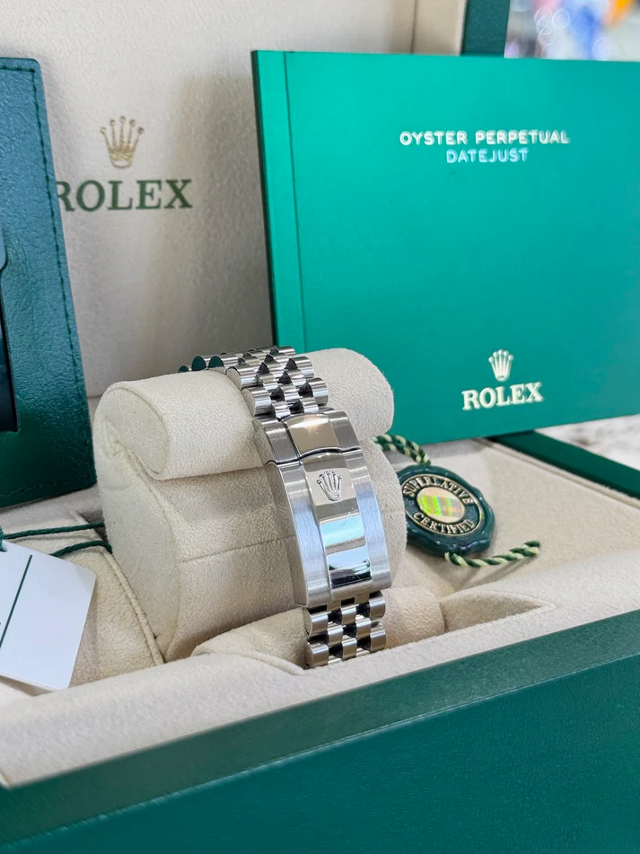Rolex Datejust 36mm 126234 Olive Green Palm Motif Dial Jubilee Stainless Steel Watch - Image 9