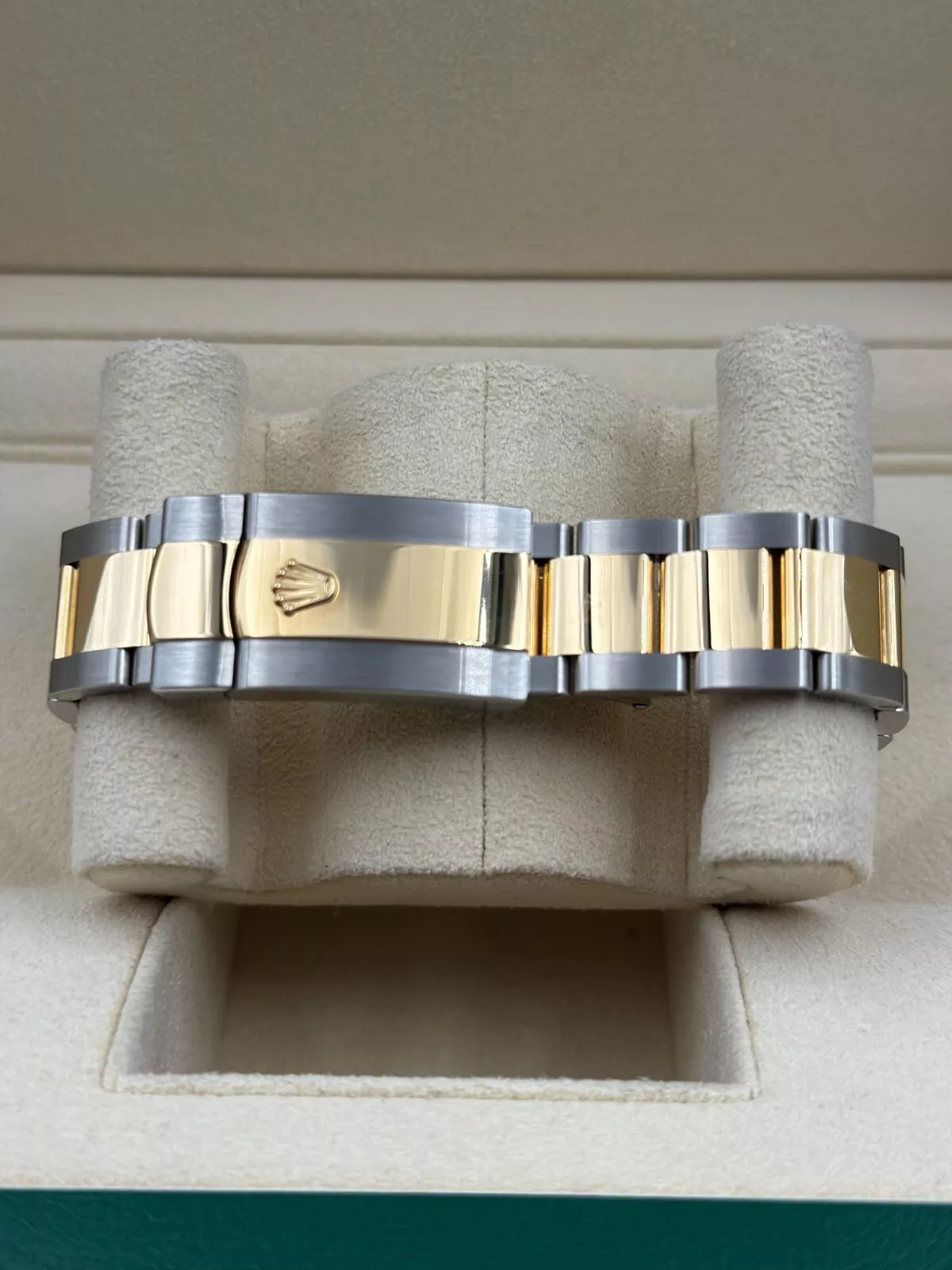 Rolex Datejust 36mm 126203 Golden Dial Domed Bezel Oyster Bracelet - Image 9