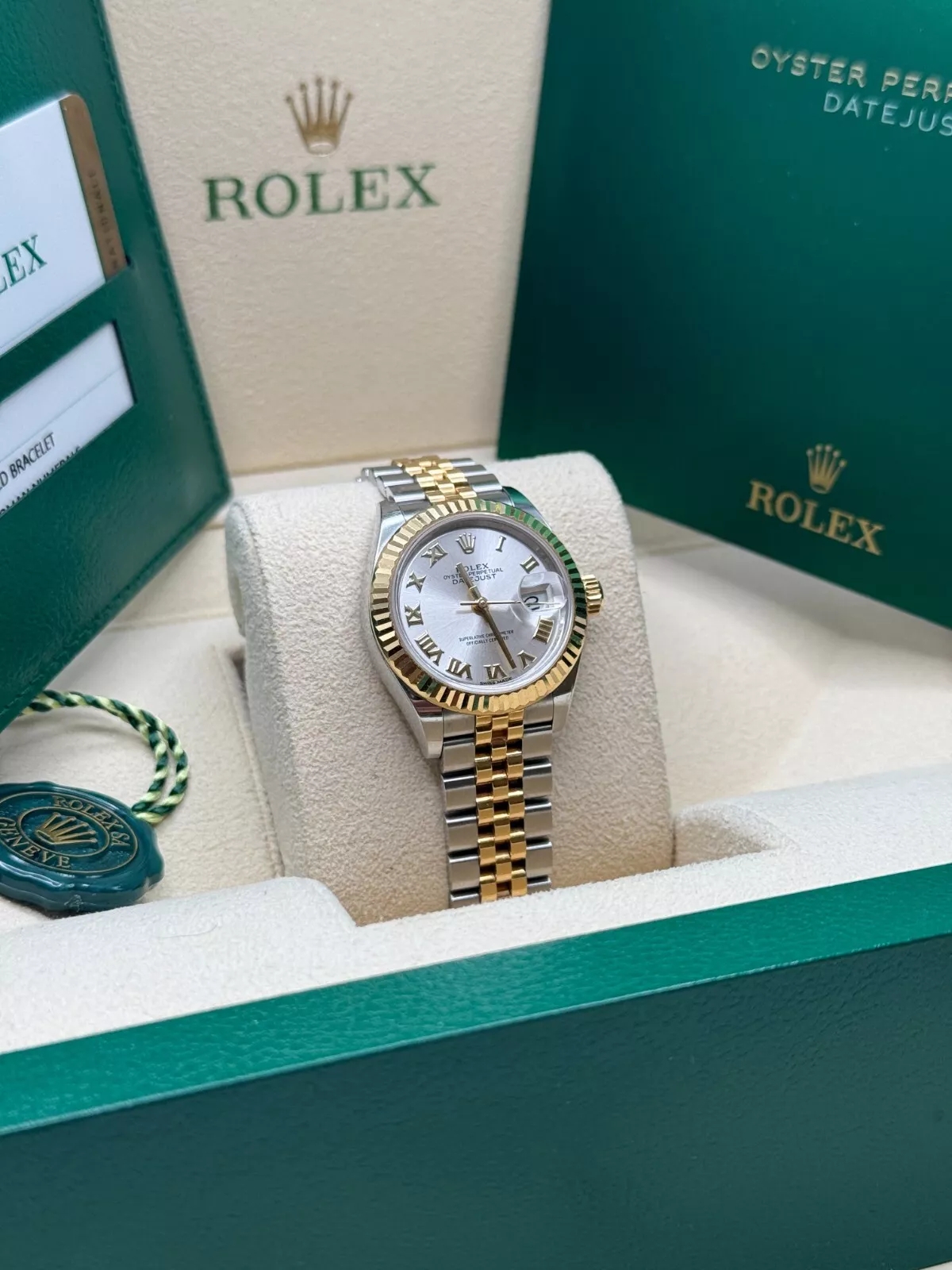 Rolex Lady-Datejust 28mm 279173 Silver Roman Dial Oyster Bracelet - Image 4