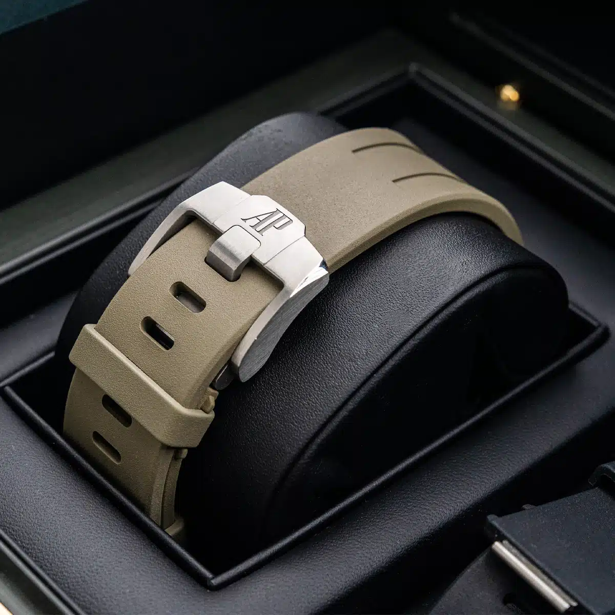 Audemars Piguet Royal Oak Offshore Watch 43mm 26420SO.OO.A600CA.01 - Image 3