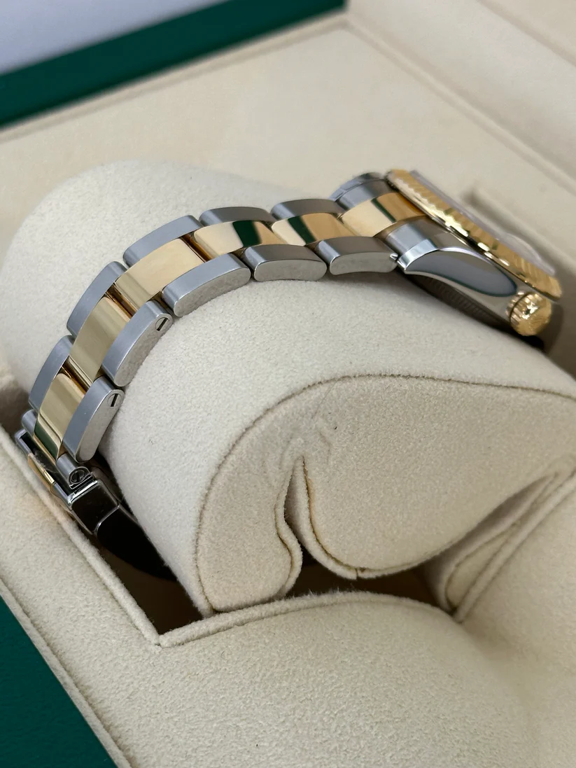 Rolex Lady-Datejust 28mm 279173 White Roman Dial Oyster Bracele - Image 4