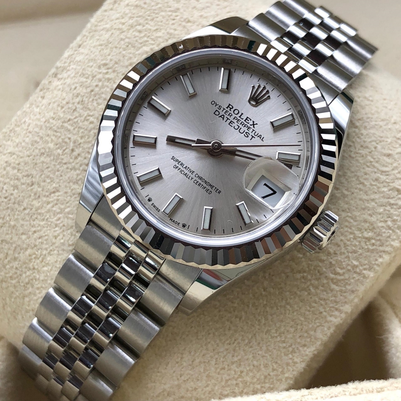 Rolex Lady-Datejust 28mm 279174 Silver Dial Oyster Bracelet - Image 4