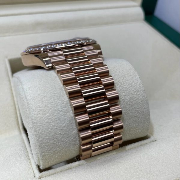 Rolex  Day-Date 40mm Diamonds Paved Dial 228345rbr-0002