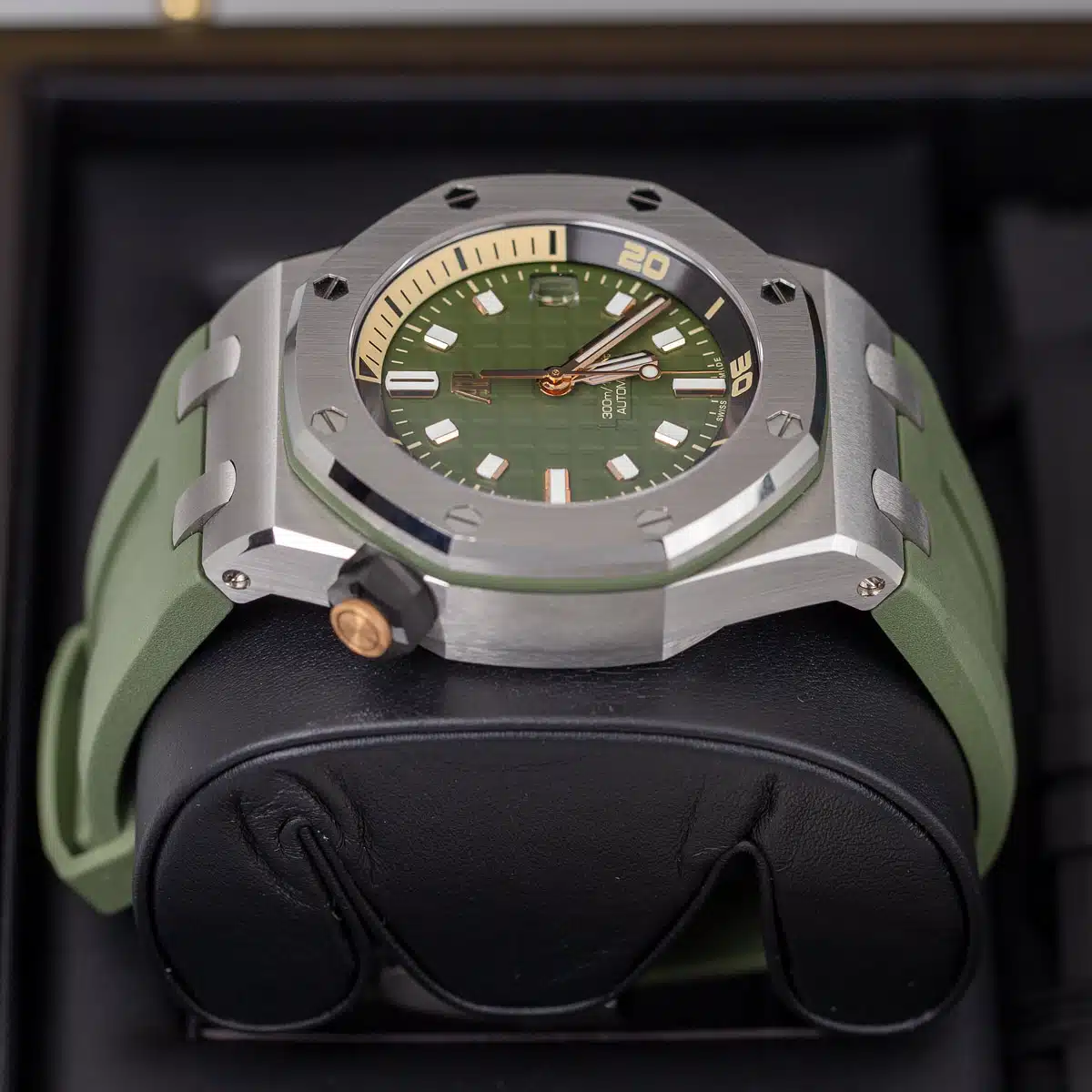Audemars Piguet Royal Oak Offshore Khaki green 42mm 15720ST.OO.A052CA.01 - Image 3