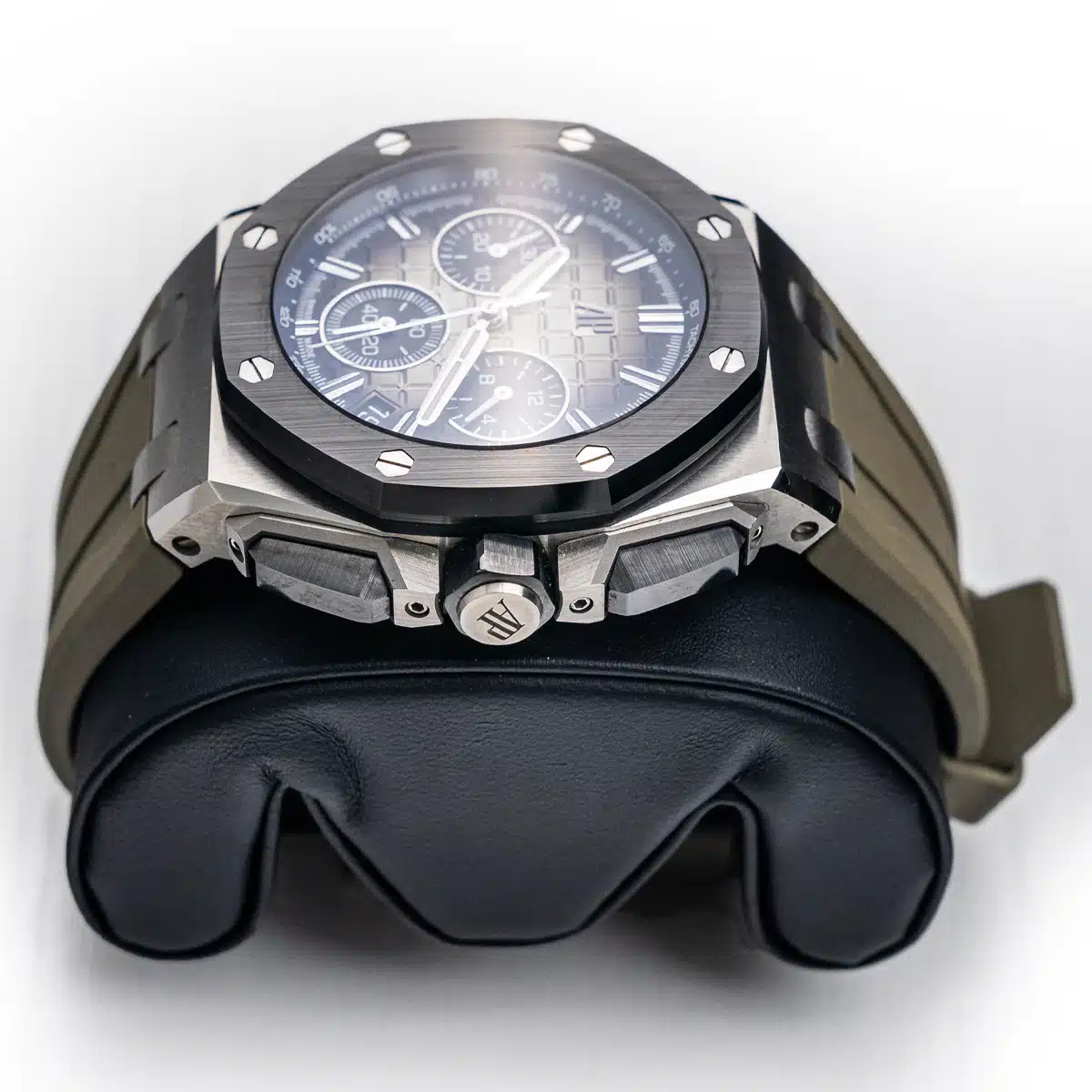 Audemars Piguet Royal Oak Offshore Watch 43mm 26420SO.OO.A600CA.01 - Image 4