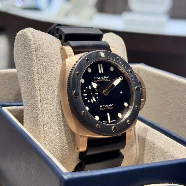 Panerai Submersible QuarantaQuattro Goldtech? OroCarbo 44mm PAM02070 - Image 2